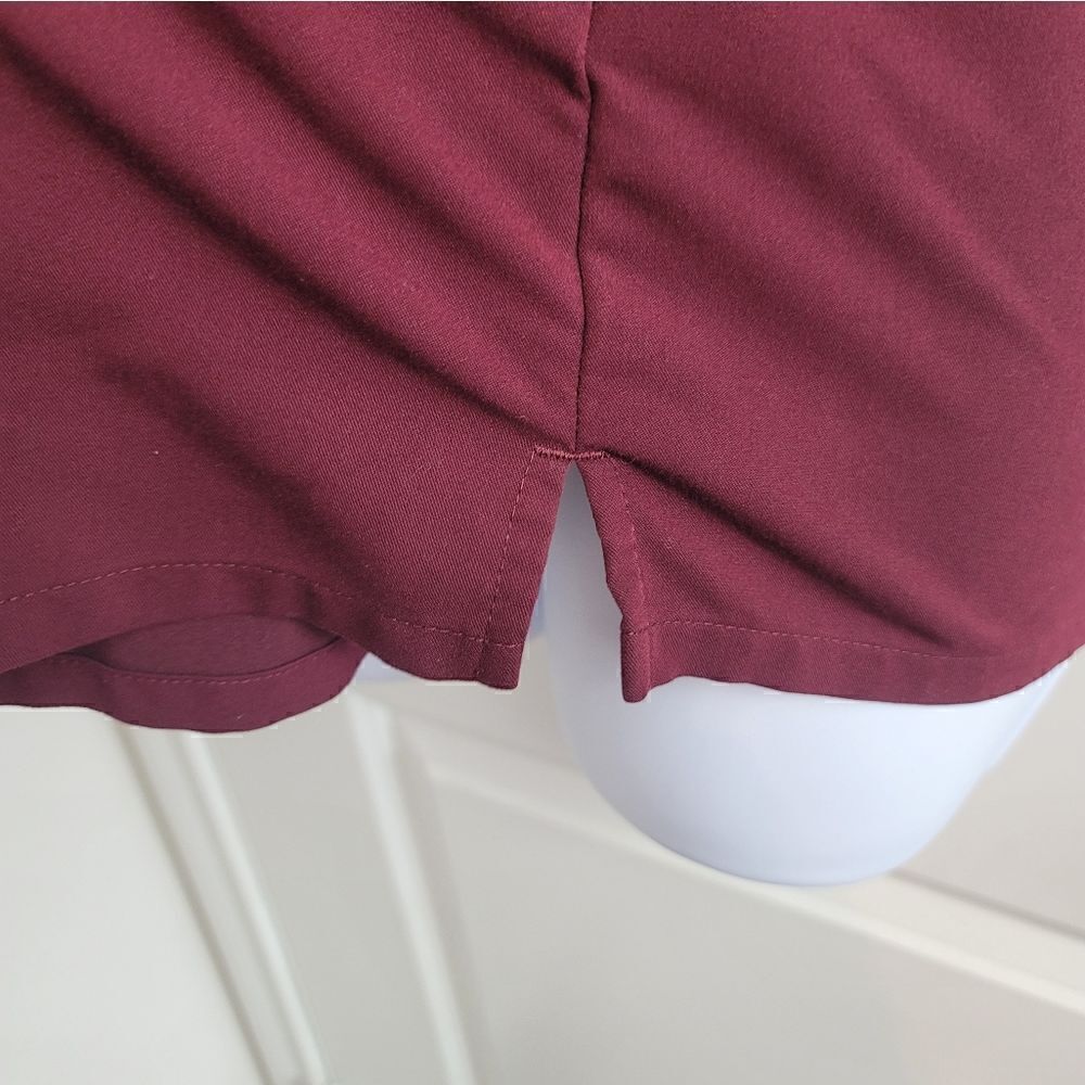FIGS Technical Collection Vneck Top - Picture 4 of 7